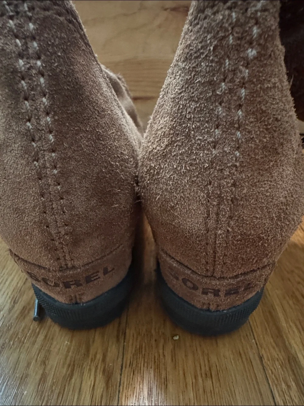Sorel tan suede